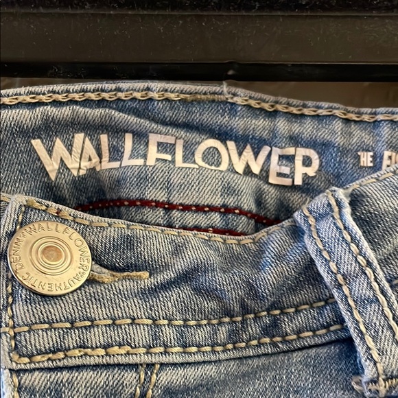 Light Blue Distressed Women Jeans - Picture 2 of 9